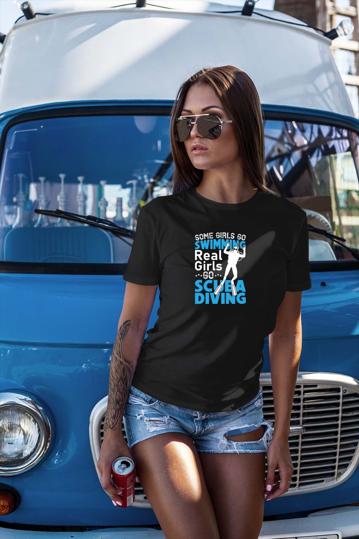 t-shirt-mockup-featuring-a-woman-leaning-on-a-vintage-van-2259-el1 (3)
